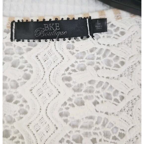 BKE Boutique~Woman Size L~White Crochet Lace Antique Open Front Vest Fringe Boho - Picture 7 of 14